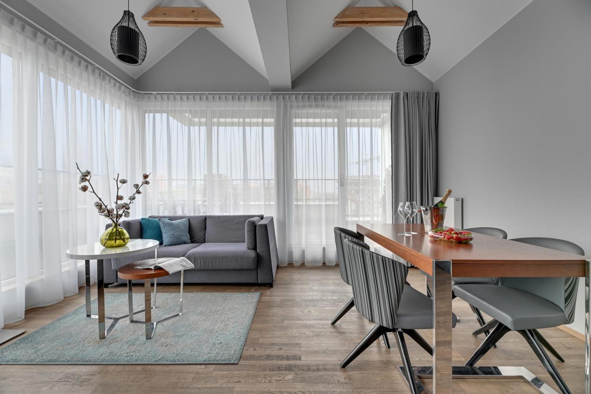 One-Bedroom Apartment Terrace,1643787629:JPEG